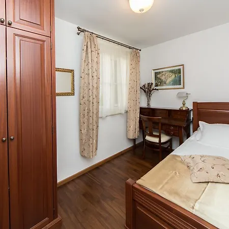 아파트 Old Town Three Bedroom Apartment Asti Mande 1 스플리트