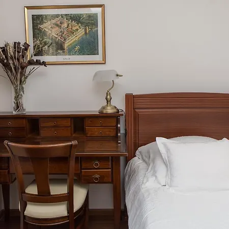 아파트 Old Town Three Bedroom Apartment Asti Mande 1