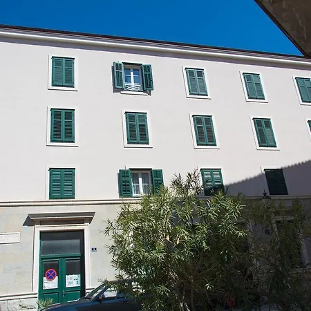 아파트 Old Town Three Bedroom Apartment Asti Mande 1 스플리트