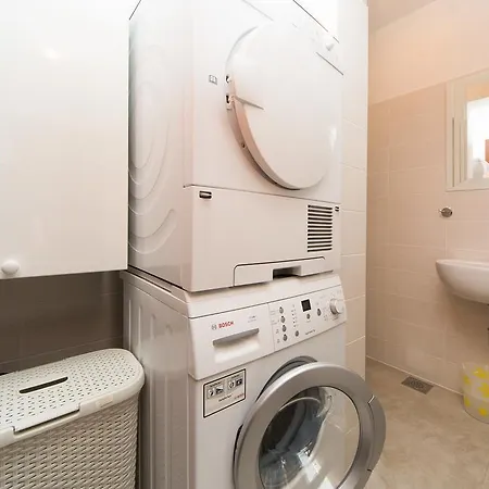 아파트 Old Town Three Bedroom Apartment Asti Mande 1