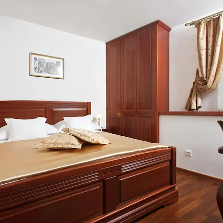 Old Town Three Bedroom Apartment Asti Mande 1 * 스플리트