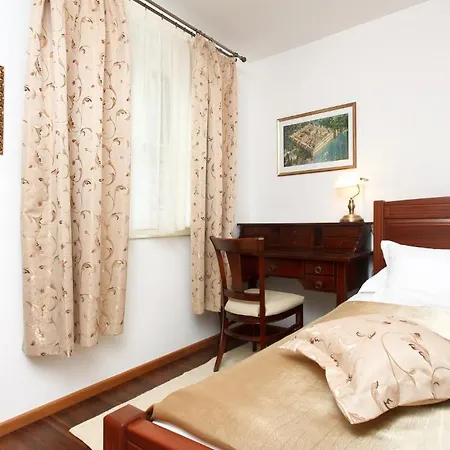 Old Town Three Bedroom Apartment Asti Mande 1 아파트