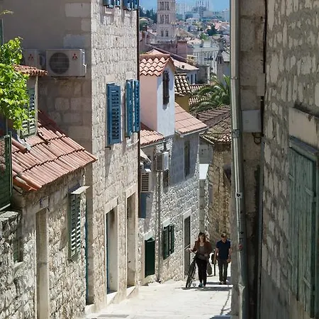 Lejlighed Old Town Three Bedroom Apartment Asti Mande 1 *